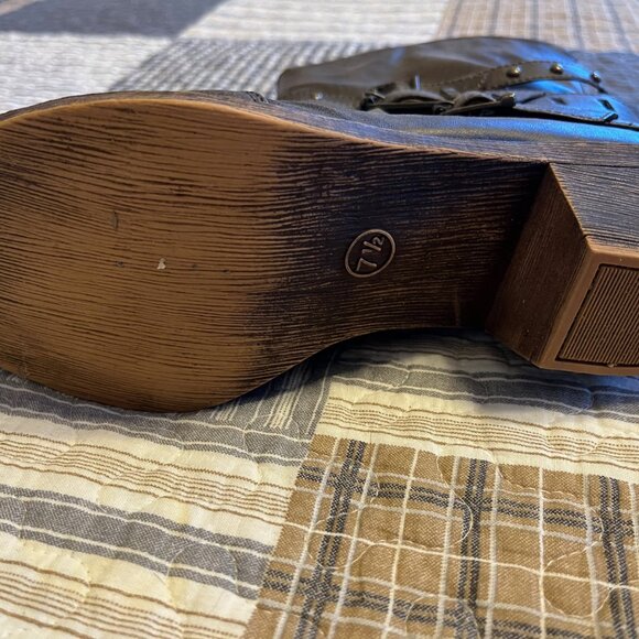 Mossimo Booties - 7.5 - Picture 5 of 7